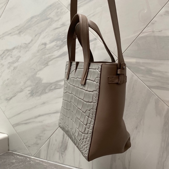 Vince Women Croc Embossed‎ Leather Baby "V" Tote - Picture 6 of 6